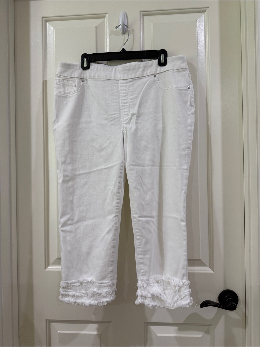 Chico's White Pull On Capri with Fringe-Hem Jeans